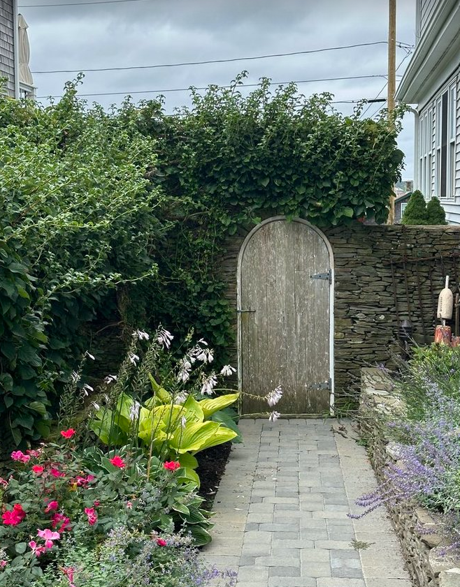 Coastal Charm in a Narrow Space: Transform Your Side Yard into a New England-Inspired Patio